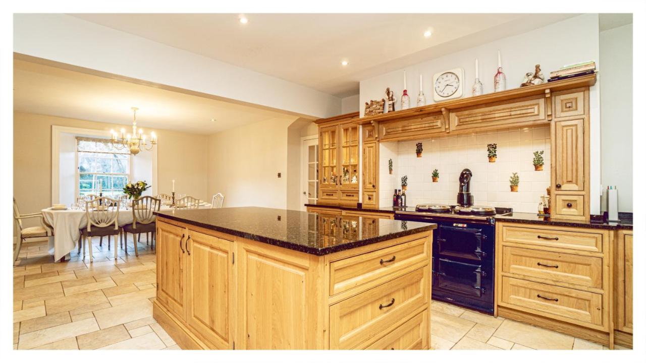 A Luxurious Masterpiece Steps From Stirling Villa Екстериор снимка