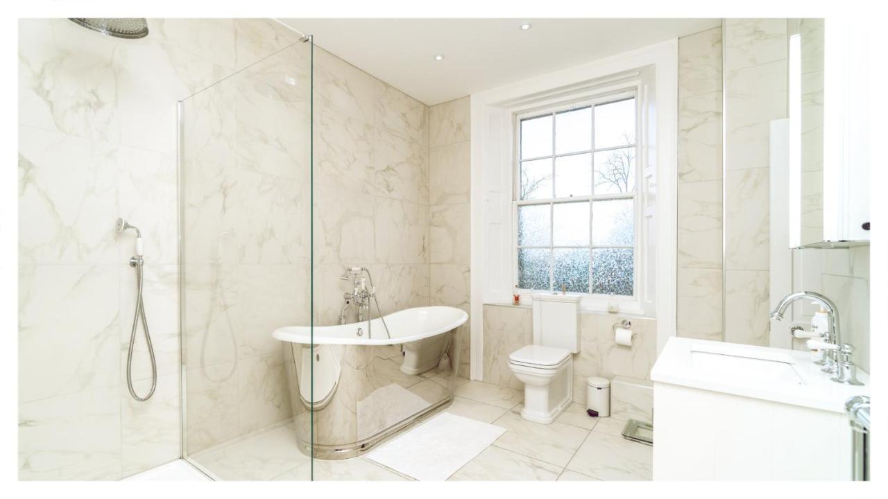 A Luxurious Masterpiece Steps From Stirling Villa Екстериор снимка