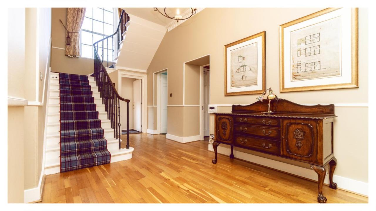A Luxurious Masterpiece Steps From Stirling Villa Екстериор снимка