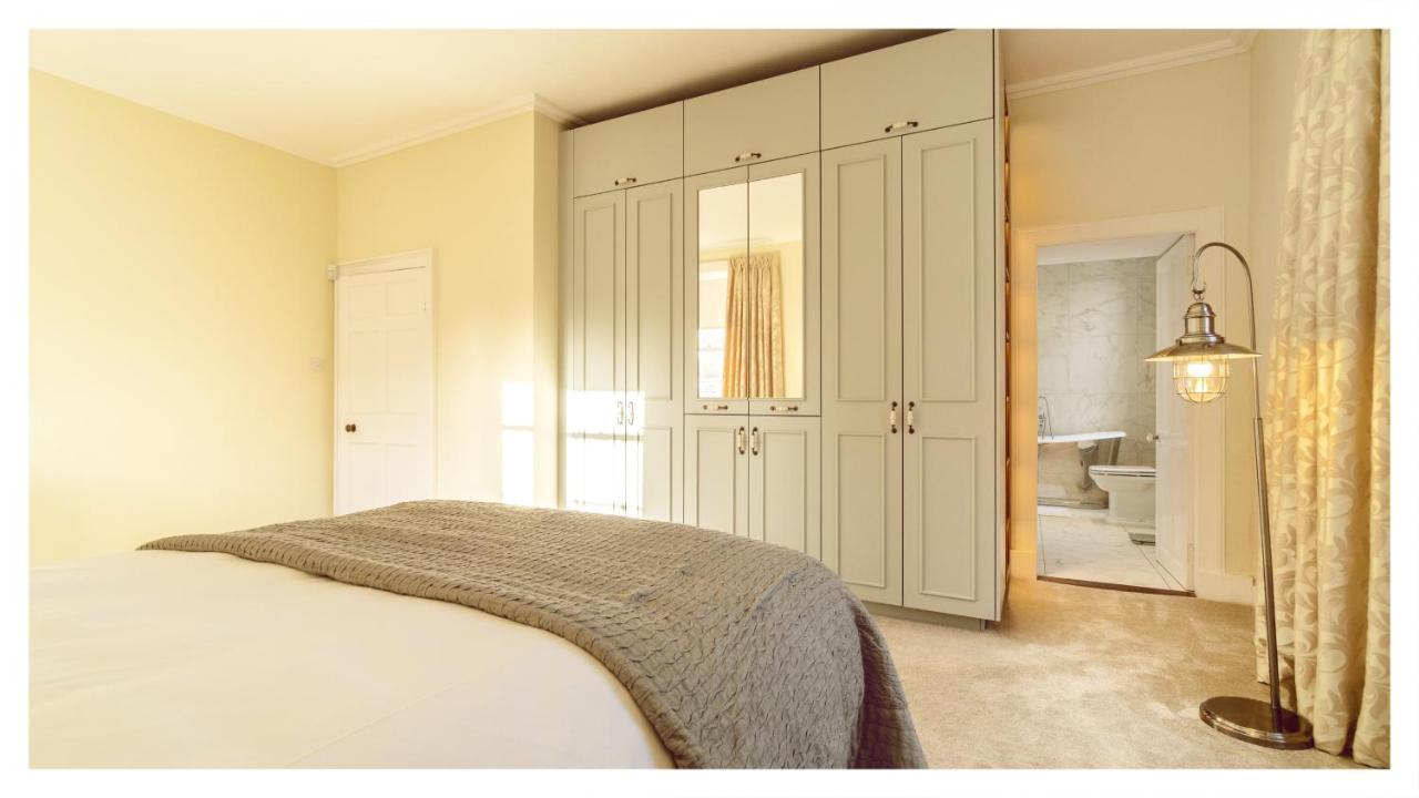 A Luxurious Masterpiece Steps From Stirling Villa Екстериор снимка